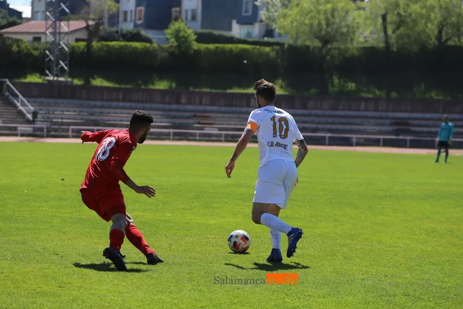 Foto 7 - El Ribert mete la directa hacia el ascenso con una goleada al Hergar Camelot en el derbi (4-0)