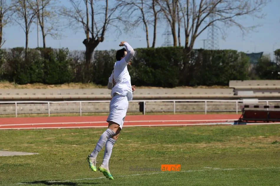 Foto 6 - El Ribert mete la directa hacia el ascenso con una goleada al Hergar Camelot en el derbi (4-0)