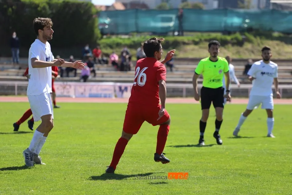 Foto 4 - El Ribert mete la directa hacia el ascenso con una goleada al Hergar Camelot en el derbi (4-0)