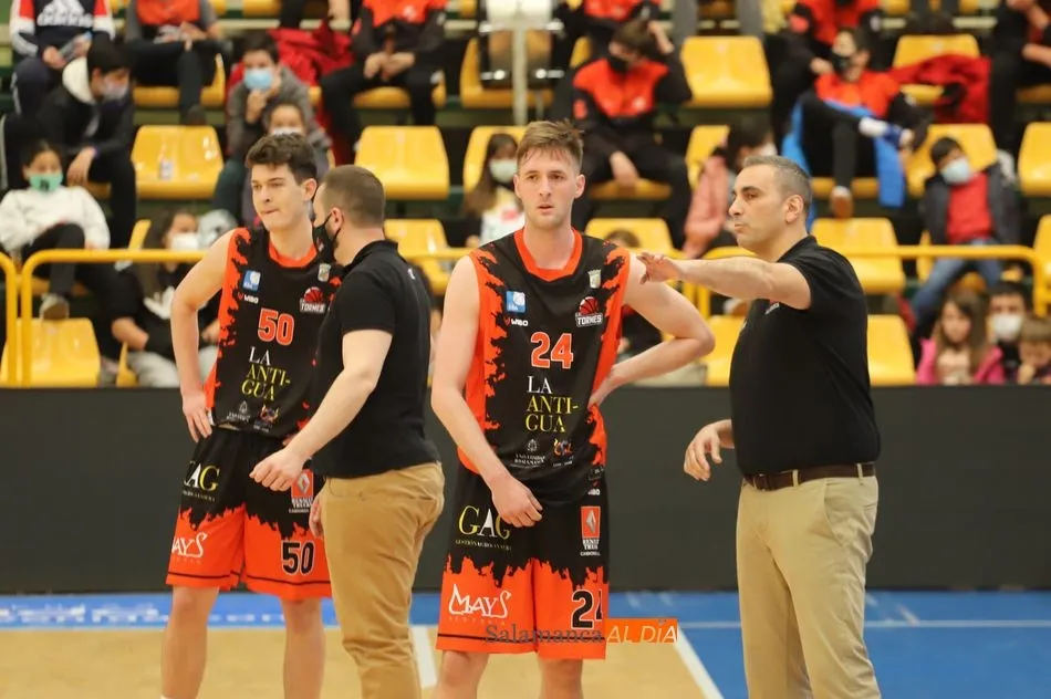 Foto 2 - Fiesta en W&uuml;rzburg: el CB Tormes gana al Virgen de la Concha y se clasifica para la fase de...