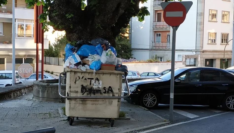 Contendores llenos de basura el sábado