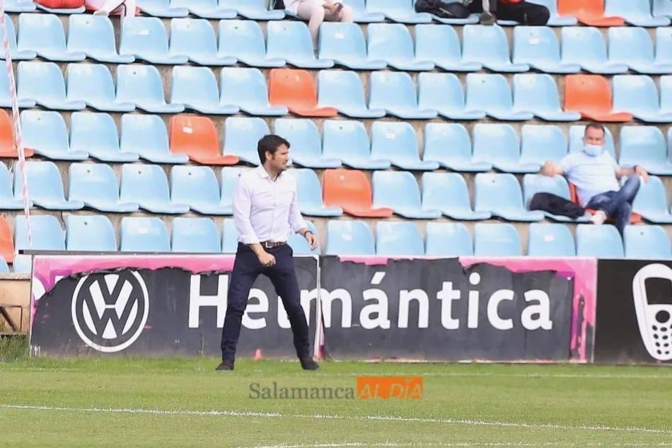 Escobar, en la banda / Lydia González