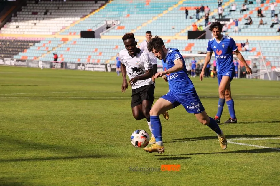 Foto 11 - El Puma Ch&aacute;vez no deja caer al fango a un Salamanca UDS que no se cansa de jugar a la ruleta rusa...