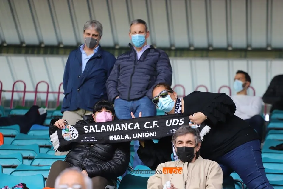 Foto 11 - El Helm&aacute;ntico no deja solo al Salamanca UDS y la afici&oacute;n lo da todo para animar al equipo en la...