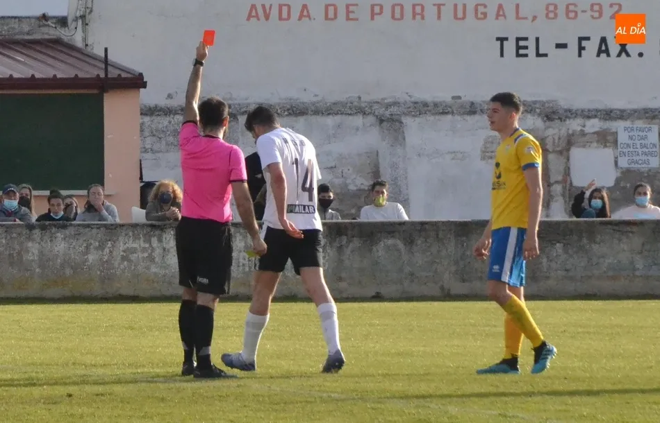 Foto 10 - El Ciudad Rodrigo cumple ante el Monterrey en una tarde de poco espect&aacute;culo y varios regalos  