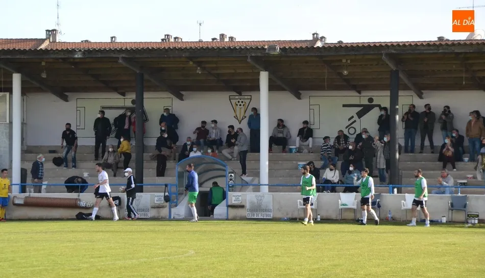 Foto 4 - El Ciudad Rodrigo cumple ante el Monterrey en una tarde de poco espect&aacute;culo y varios regalos  