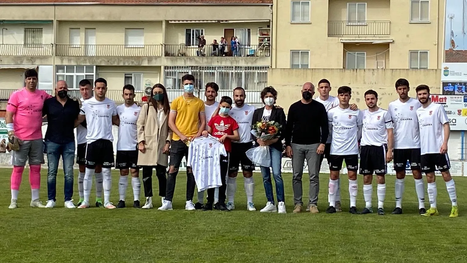 La familia del Ciudad Rodrigo CF rinde homenaje a Ricardo Sánchez  