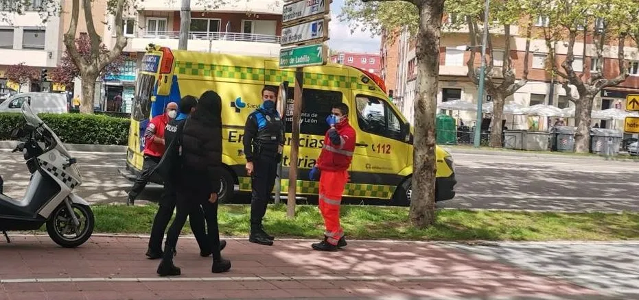 Momento en el que la joven salmantina fue localizada por la Policía Local en Valladolid