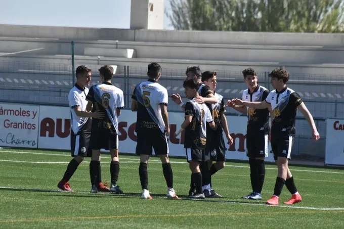 Unionistas hace piña después de un gol / USCF Base