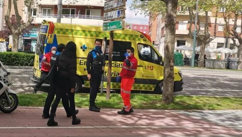 Momento en el que la joven salmantina, a la que buscaba su familia desde el viernes, fue localizada en Valladolid este lunes