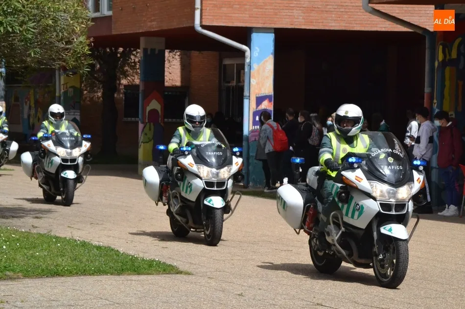 Foto 5 - Sentido homenaje de la Guardia Civil a sus dos compa&ntilde;eros de Tr&aacute;fico fallecidos en el &uacute;ltimo...
