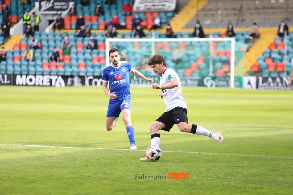 Antonio Amaro, justo antes de dar un pase / Lydia González