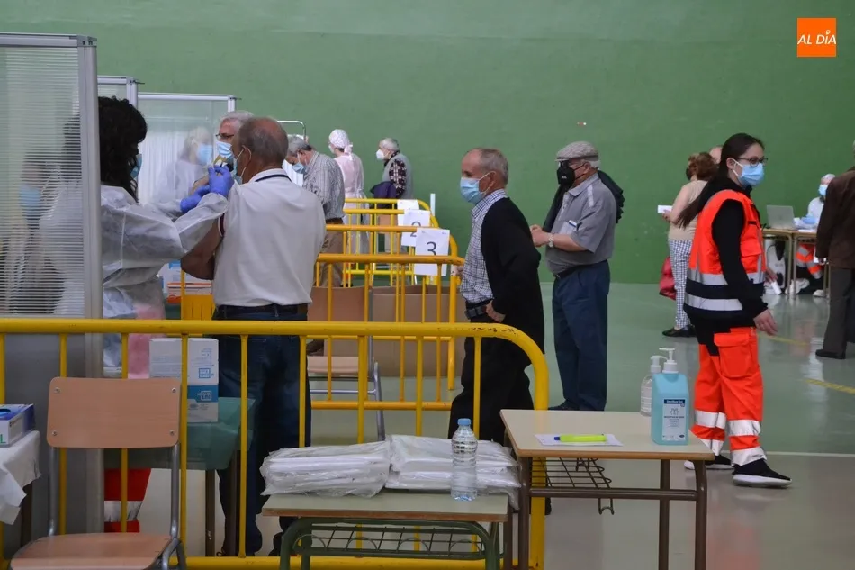 Un total de 1.695 personas reciben la 1ª dosis de la vacuna de Pfizer contra el coronavirus  