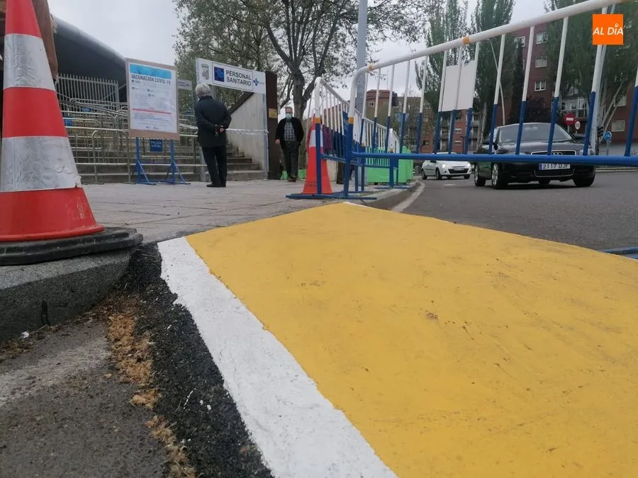 Foto 2 - Nueva jornada de colas en los accesos al Multiusos para la vacunaci&oacute;n de personas de 73 a 71 a&ntilde;os