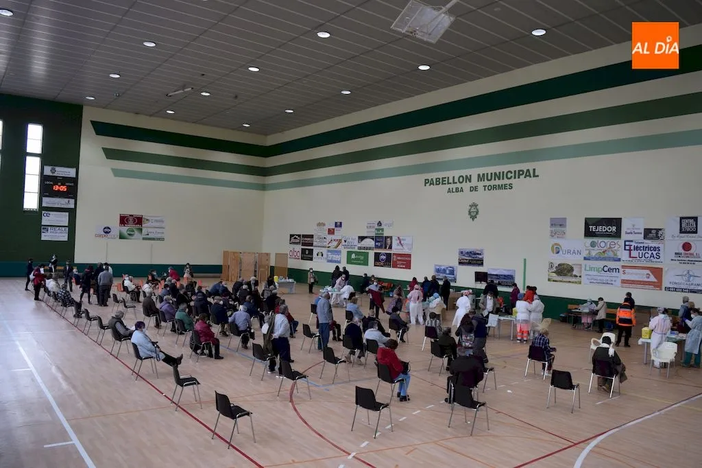 Foto 10 - Nueva jornada de vacunaci&oacute;n en Alba de Tormes con&nbsp;1.218 vacunados entre las&nbsp;personas nacidas...