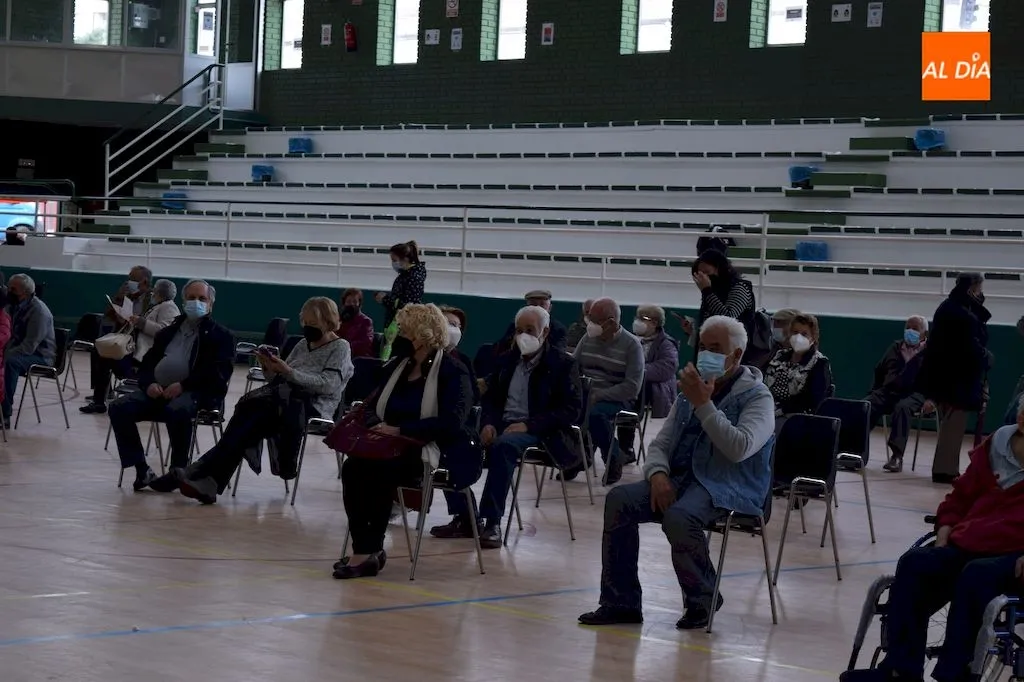 Foto 8 - Nueva jornada de vacunaci&oacute;n en Alba de Tormes con&nbsp;1.218 vacunados entre las&nbsp;personas nacidas...