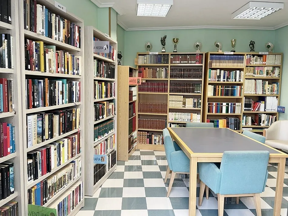 Foto 2 - Carbajosa inaugura la nueva biblioteca del Hogar de los Mayores con una colecci&oacute;n de 4.000...