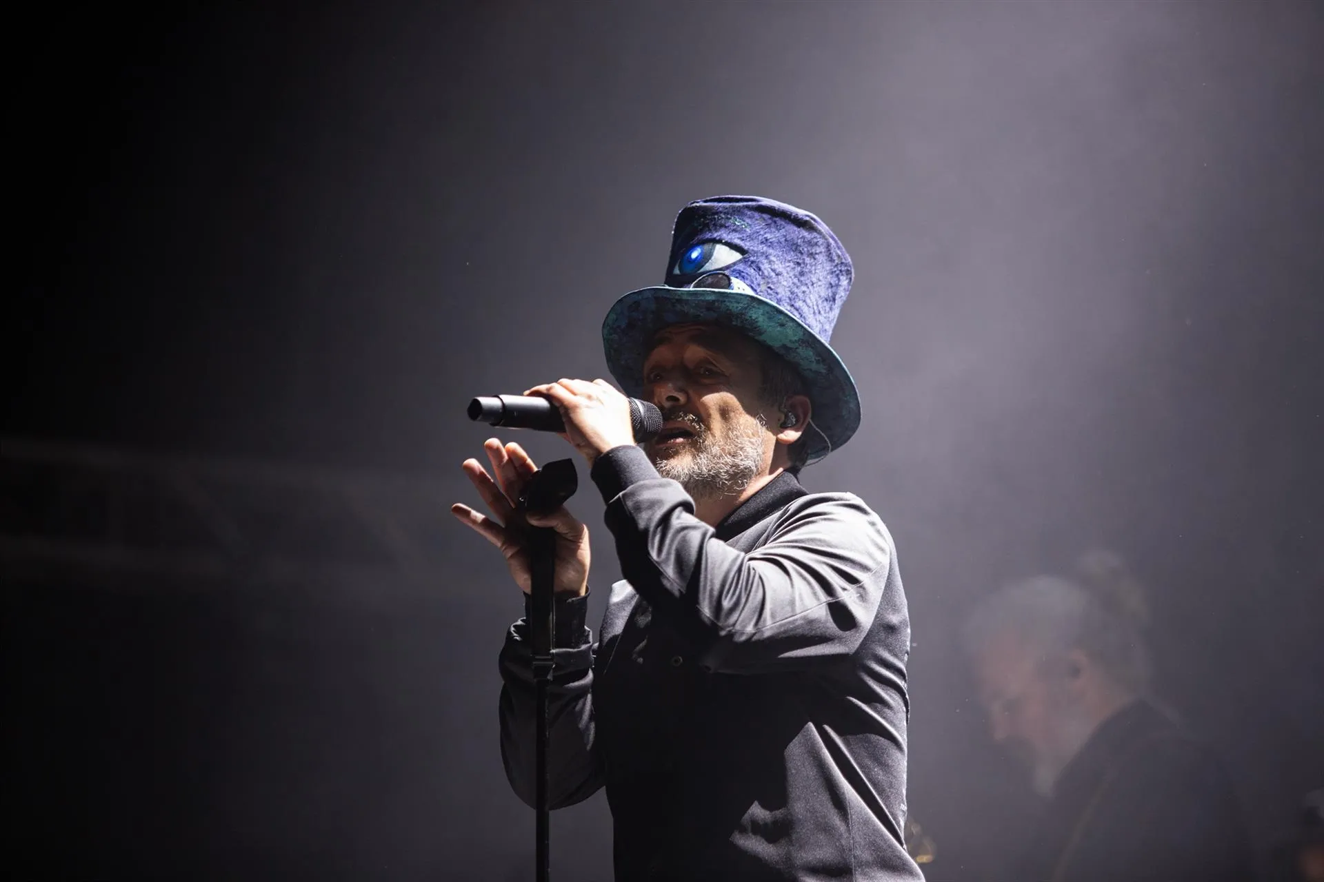 El grupo español de indie rock e indie pop, Love of Lesbian, durante su concierto en el Palau de Sant Jordi. Foto: EP