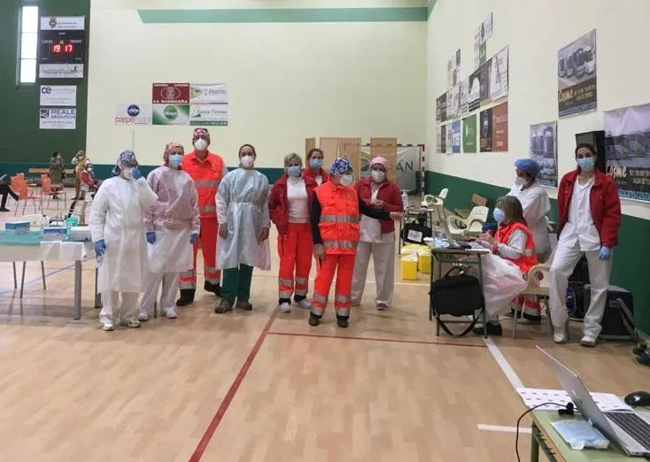Personal sanitaria a la finalización de la vacunación masiva en Alba de Tormes
