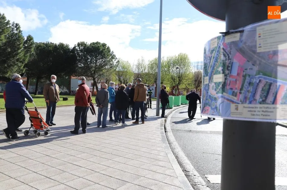 Foto 8 - Respuesta multitudinaria de las personas de 73 a 71 a&ntilde;os ante la vacunaci&oacute;n masiva en el Multiusos