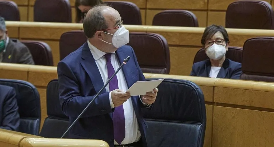 El ministro de Política Territorial, Miquel Iceta interviene durante una sesión de control al Gobierno en el Senado. Foto EP - J. Hellín