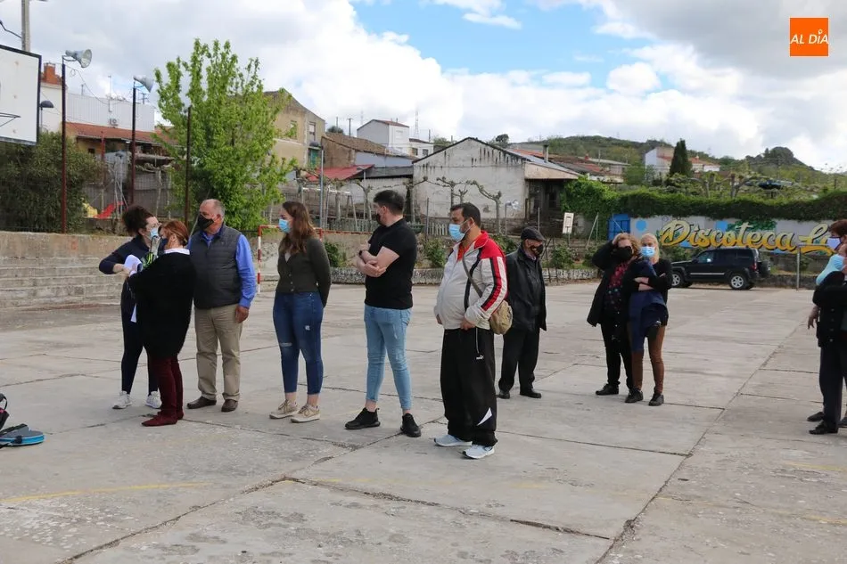 Foto 9 - Los vecinos de Villarino cuentan desde este jueves con una moderna pista de p&aacute;del