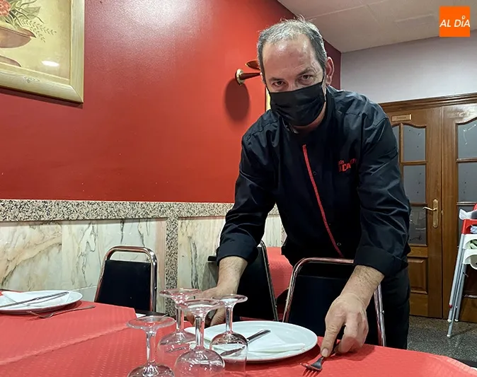 Luís Miguel Cañada Díaz, gerente de Mesón El Candil en Peñaranda