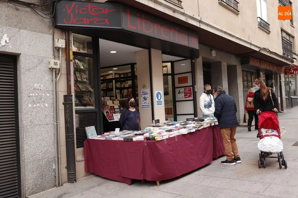 Foto 8 - El D&iacute;a del Libro en Salamanca se celebra con literatura en la calle