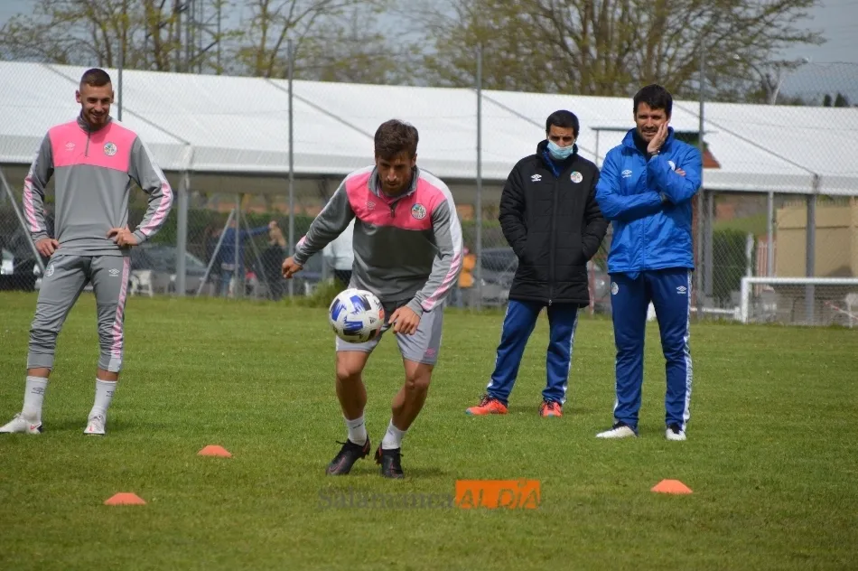 Foto 5 - Problemas en defensa: Casado no completa el entrenamiento del Salamanca UDS y Sep&uacute;lveda no sale al ...