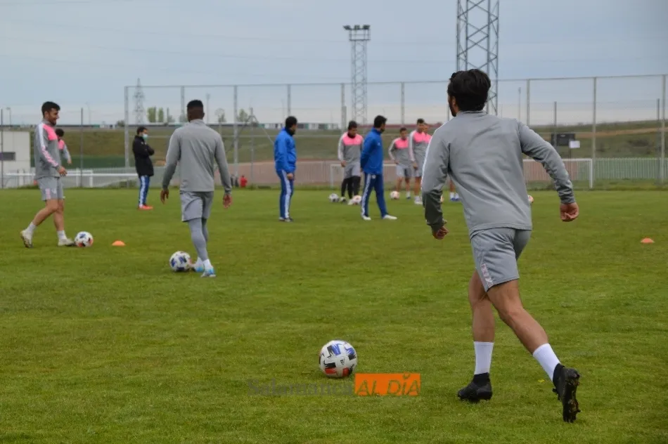 Foto 2 - Problemas en defensa: Casado no completa el entrenamiento del Salamanca UDS y Sep&uacute;lveda no sale al ...