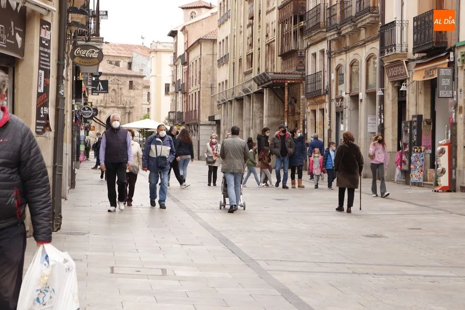 Foto 5 - Salamanca inicia el puente con libros y visitantes