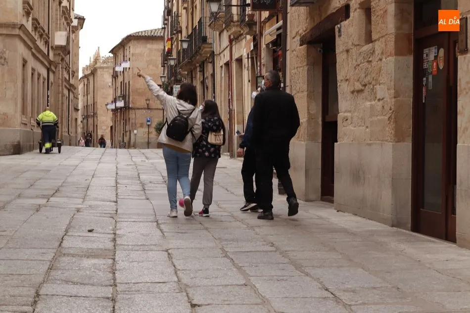 Foto 4 - Salamanca inicia el puente con libros y visitantes