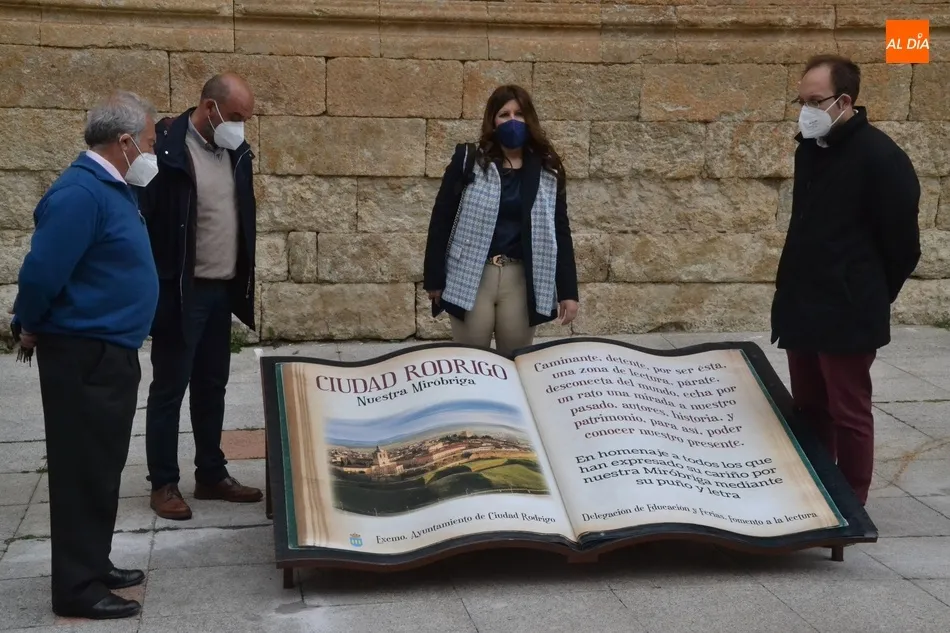 Foto 7 - Inaugurada la original ruta literaria por las calles mirobrigenses  