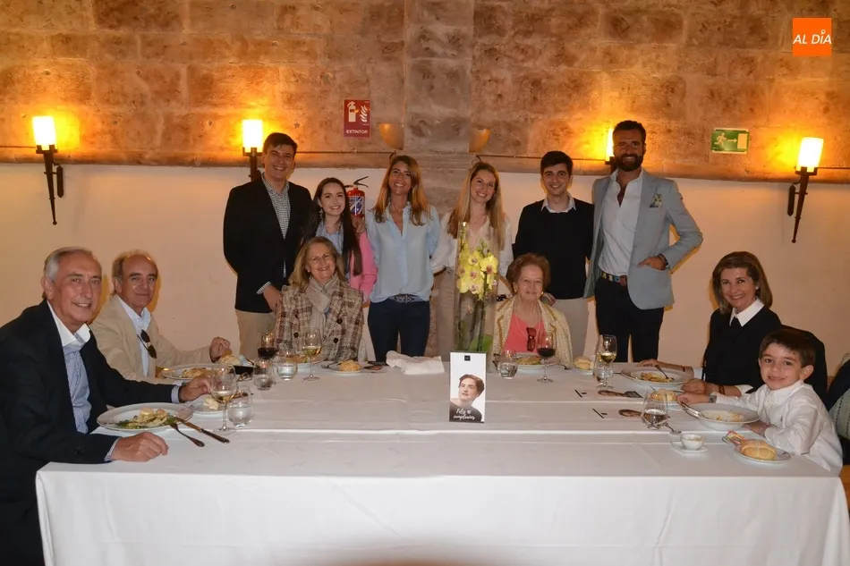 Foto 2 - Mar&iacute;a Guti&eacute;rrez Medina festeja junto a su familia su 90 cumplea&ntilde;os  