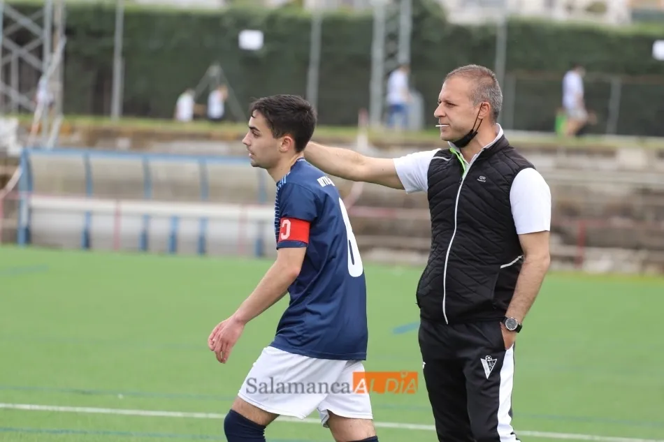 Foto 11 - Goleada del Salamanca UDS de Juvenil Regional al Villamayor (3-0)