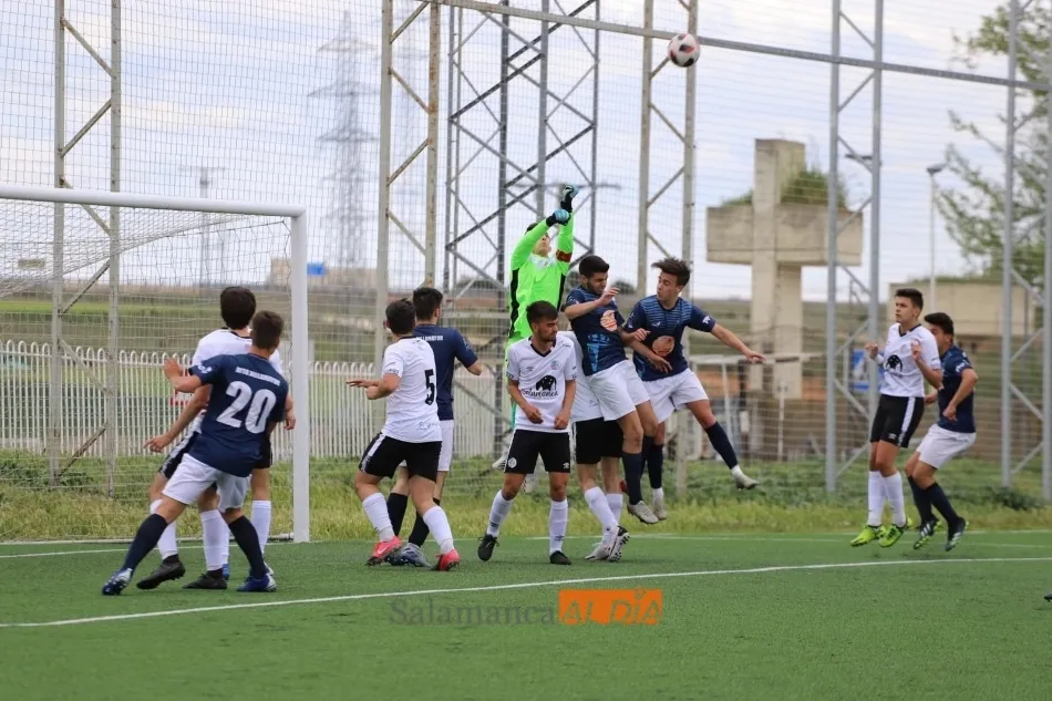 Foto 5 - Goleada del Salamanca UDS de Juvenil Regional al Villamayor (3-0)