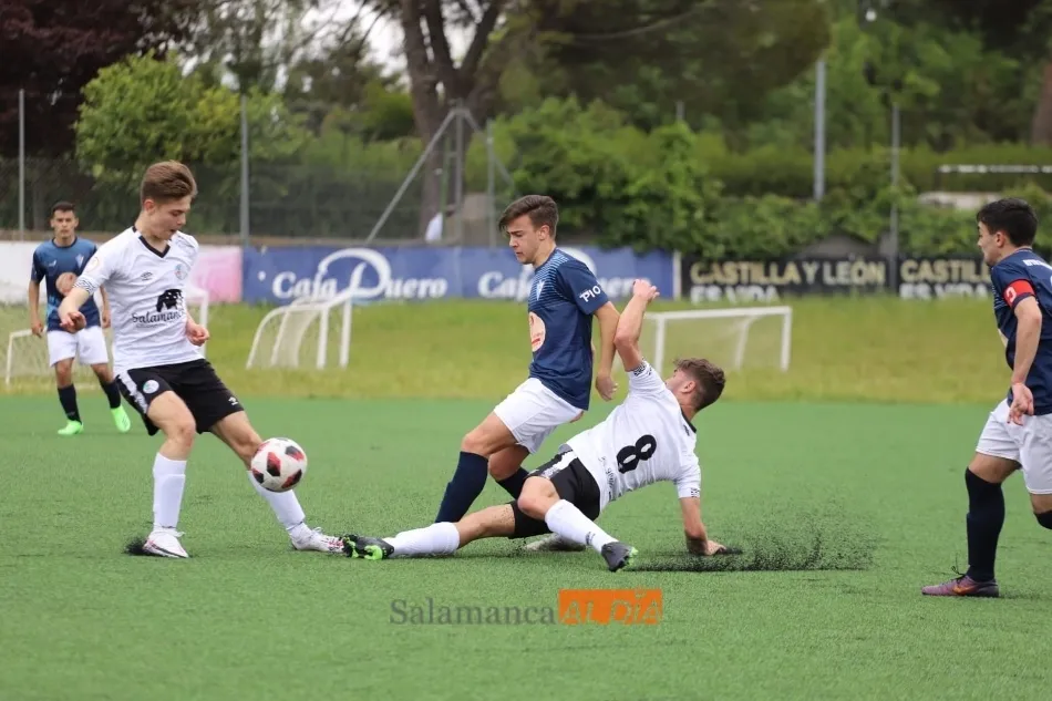 Foto 4 - Goleada del Salamanca UDS de Juvenil Regional al Villamayor (3-0)