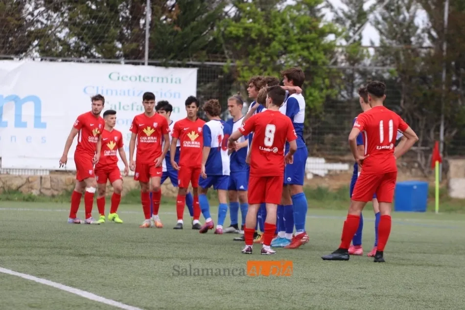Foto 10 - El Santa Marta pierde el &lsquo;Honor&rsquo; con el Aravaca y desciende a Liga Nacional (0-3)