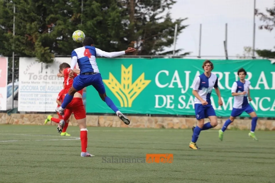 Foto 9 - El Santa Marta pierde el &lsquo;Honor&rsquo; con el Aravaca y desciende a Liga Nacional (0-3)