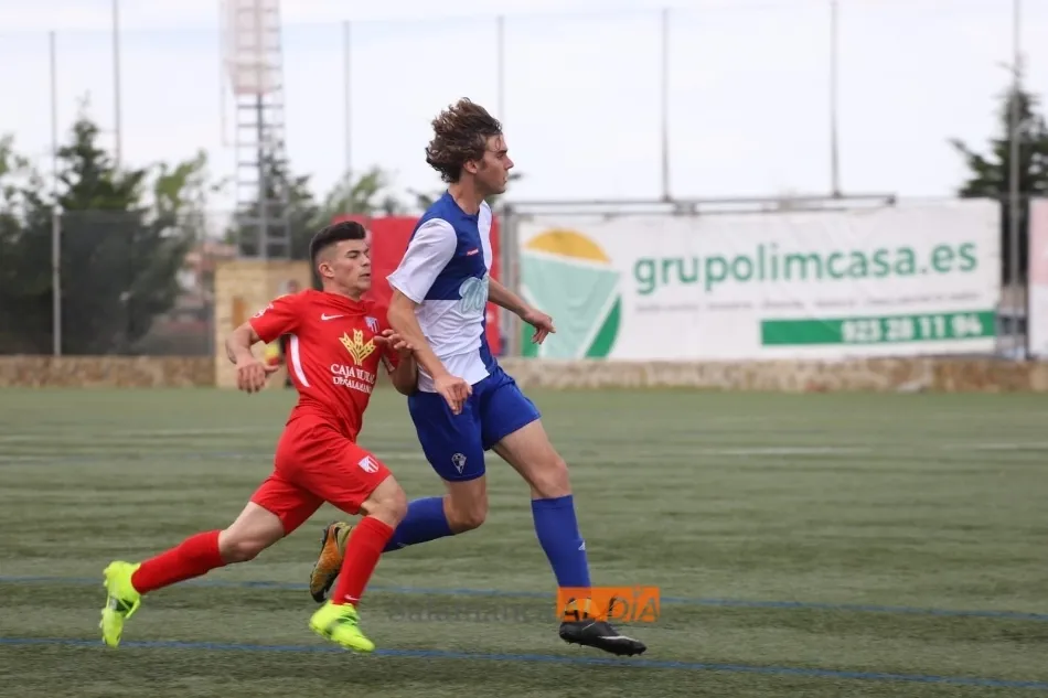 Foto 8 - El Santa Marta pierde el &lsquo;Honor&rsquo; con el Aravaca y desciende a Liga Nacional (0-3)
