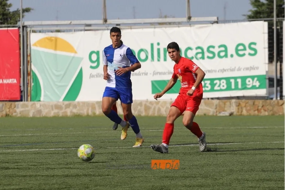 Foto 7 - El Santa Marta pierde el &lsquo;Honor&rsquo; con el Aravaca y desciende a Liga Nacional (0-3)
