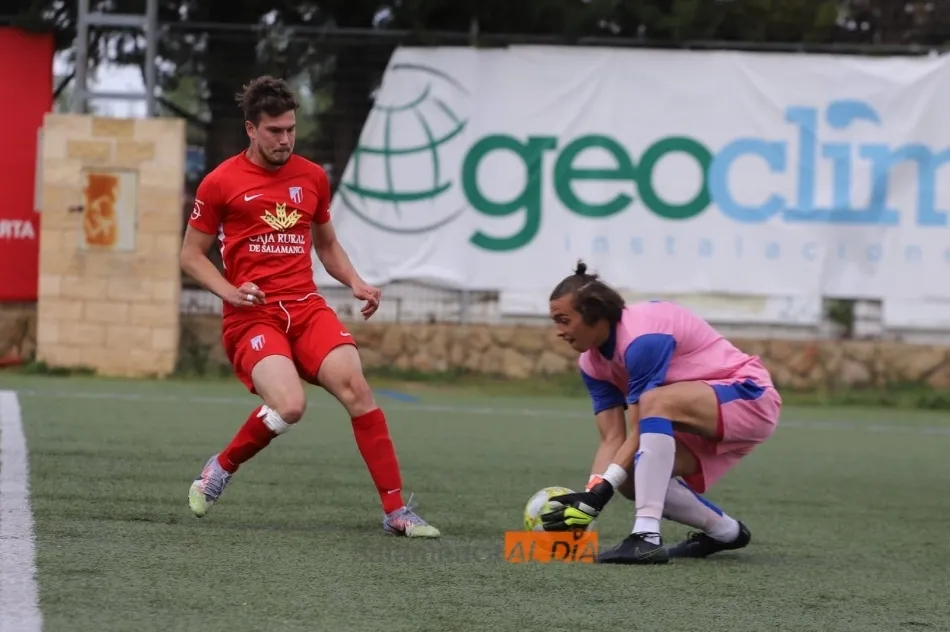Foto 3 - El Santa Marta pierde el &lsquo;Honor&rsquo; con el Aravaca y desciende a Liga Nacional (0-3)