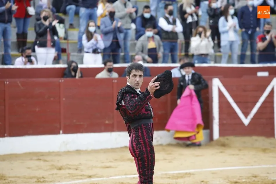 Foto 10 - Los Casta&ntilde;o, a oreja por coleta en su mano a mano en Villoria