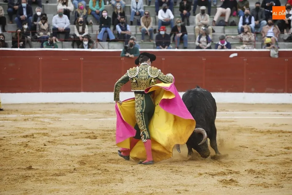 Foto 6 - Los Casta&ntilde;o, a oreja por coleta en su mano a mano en Villoria