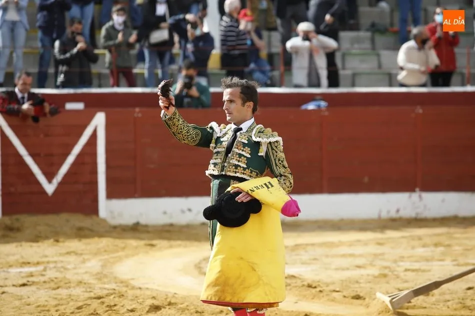 Foto 2 - Los Casta&ntilde;o, a oreja por coleta en su mano a mano en Villoria