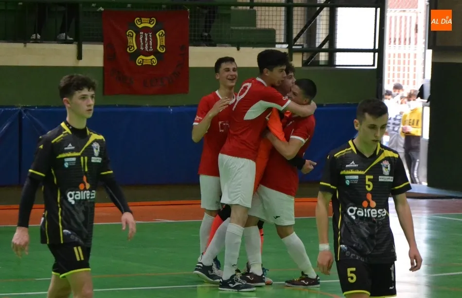 Celebración del 6-3, obra del portero mirobrigense Iván