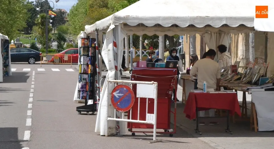 Foto 6 - Completada la Feria del Libro tras dos d&iacute;as de bastante animaci&oacute;n en la calle Lorenza Iglesias  