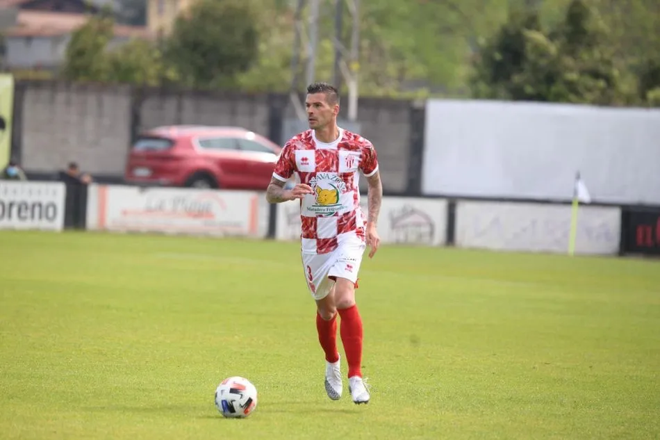Foto 3 - Goleada de esperanza del Guijuelo ante el Lealtad (2-3)
