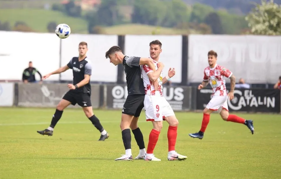 Foto 2 - Goleada de esperanza del Guijuelo ante el Lealtad (2-3)