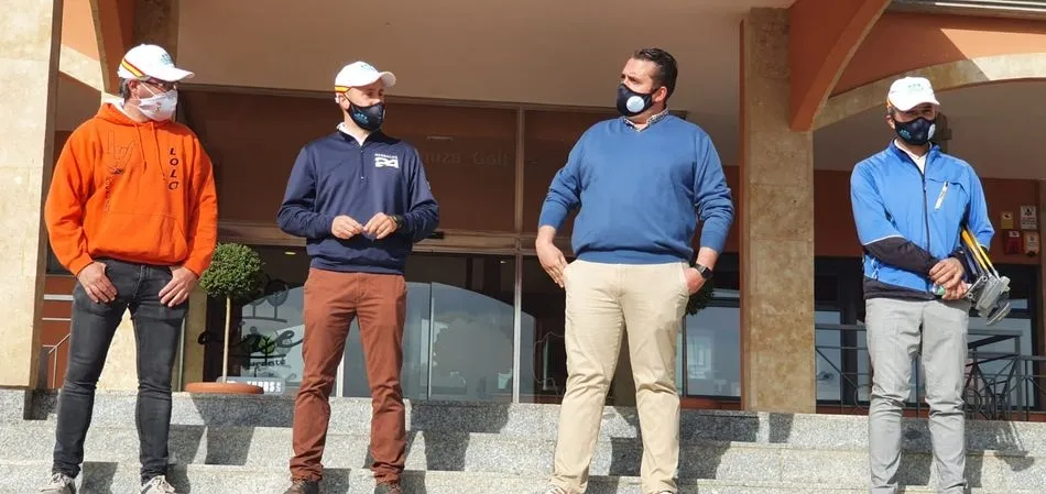 Foto 3 - Los vecinos de Do&ntilde;inos se vuelcan en la jornada de iniciaci&oacute;n al golf